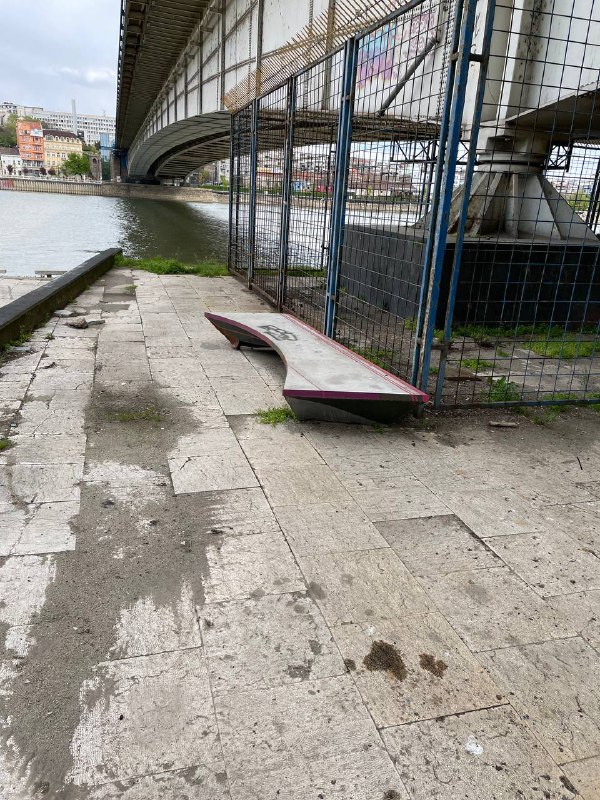 Branko's Bridge Plaza skate spot