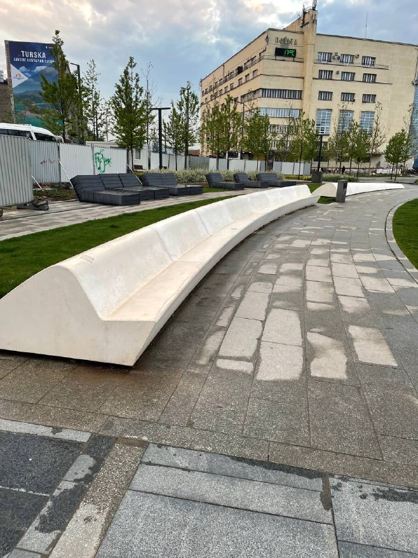 Sava Square White Ledges skate spot