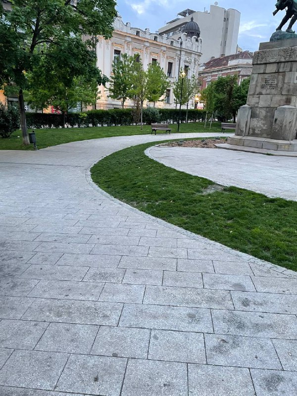 Topličin Venac Curved Ledge skate spot