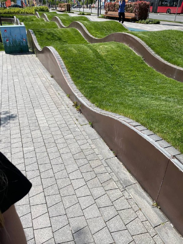 Luka Ćelovića Curved Ledges skate spot