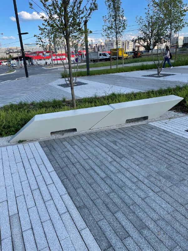 Savski Venac White Ledge skate spot