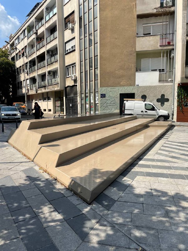 Hilandarska Angular Banks skate spot